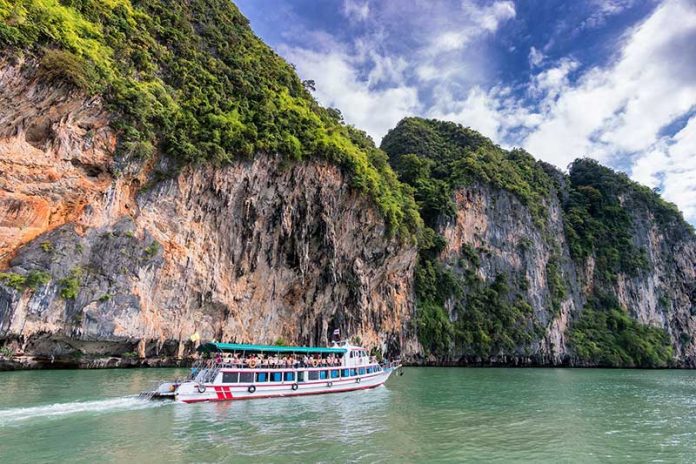 tourists thai